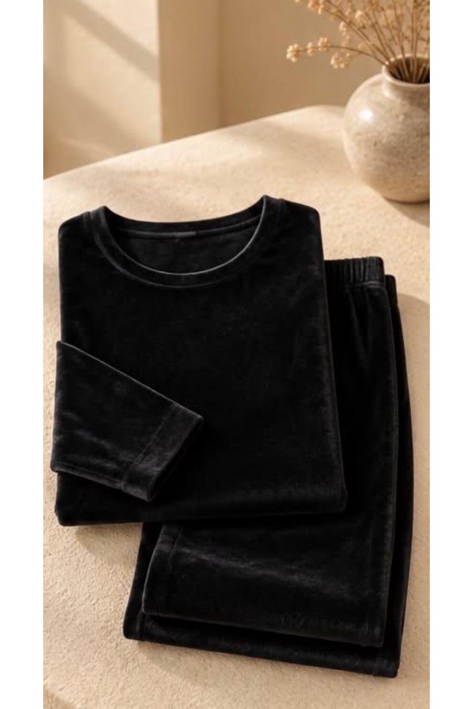 Fransız Kadife Siyah Kadın Pijama Takımı fransız kadife siyah kadın pijama takımı, siyah kadın pijaması, siyah kadife pijama, kadın pijama, rahat pijama takımı, kışlık pijama